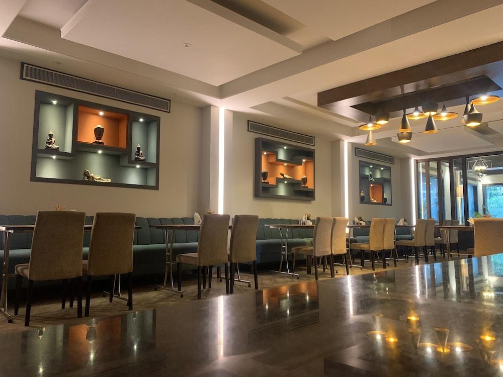 Royale Sarovar Portico Agra Agra  Exterior photo