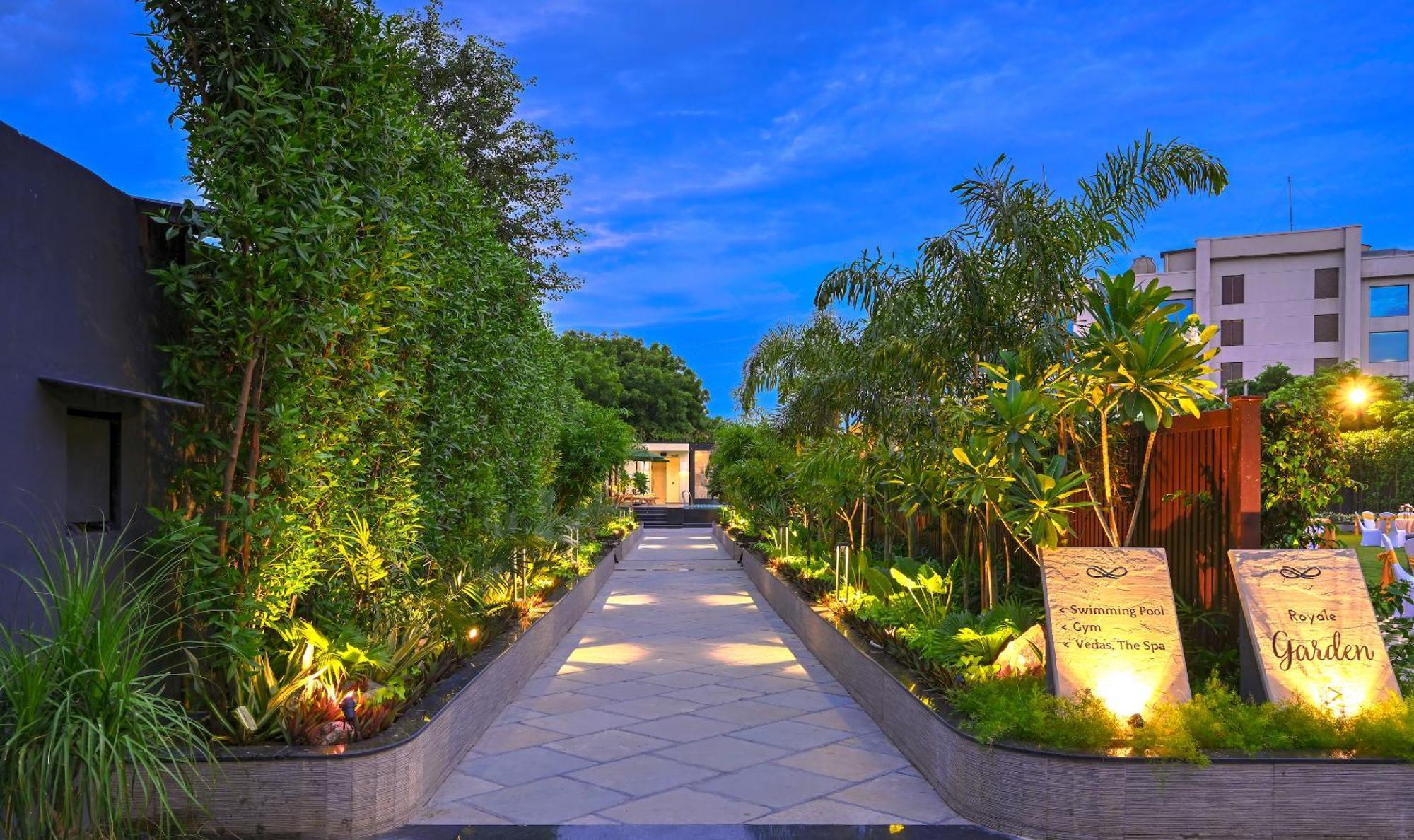 Royale Sarovar Portico Agra Agra  Exterior photo
