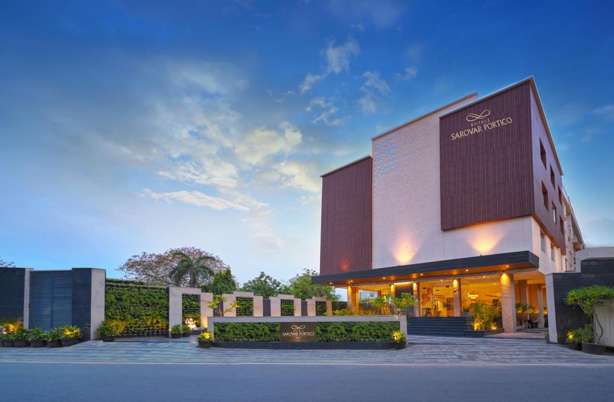 Royale Sarovar Portico Agra Agra  Exterior photo