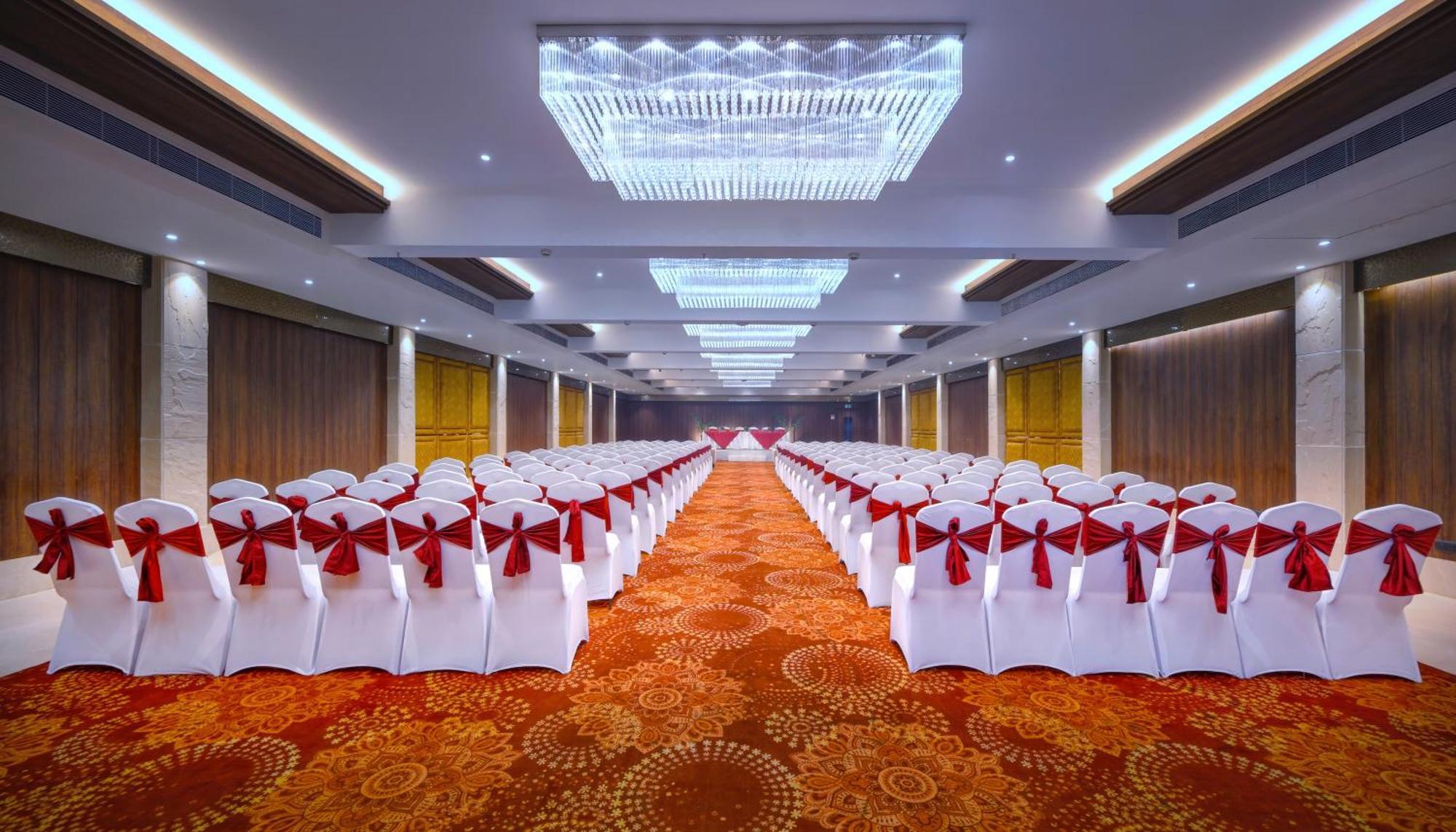Royale Sarovar Portico Agra Agra  Exterior photo